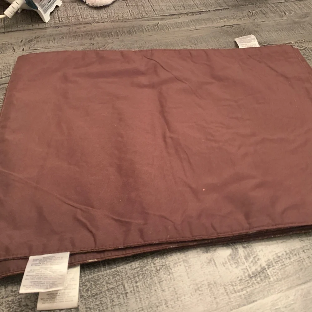 13” X 18” Table Placemats by Croscill Home, set of 4, Burgundy with old gol…